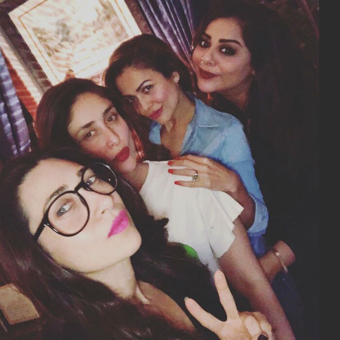 For Kareena, It Was A Good Day To Party With Karisma And Amrita
