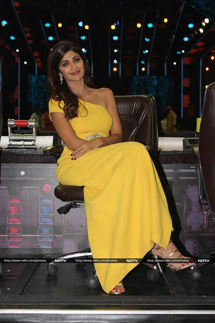 Kareena Kapoor Khan, Shilpa Shetty Paint The Town Yellow