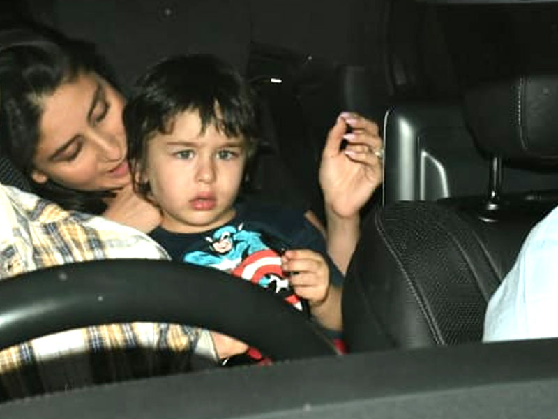 तस्वीरें: देखिए तैमूर से क्या कह रही हैं उनकी मां करीना?