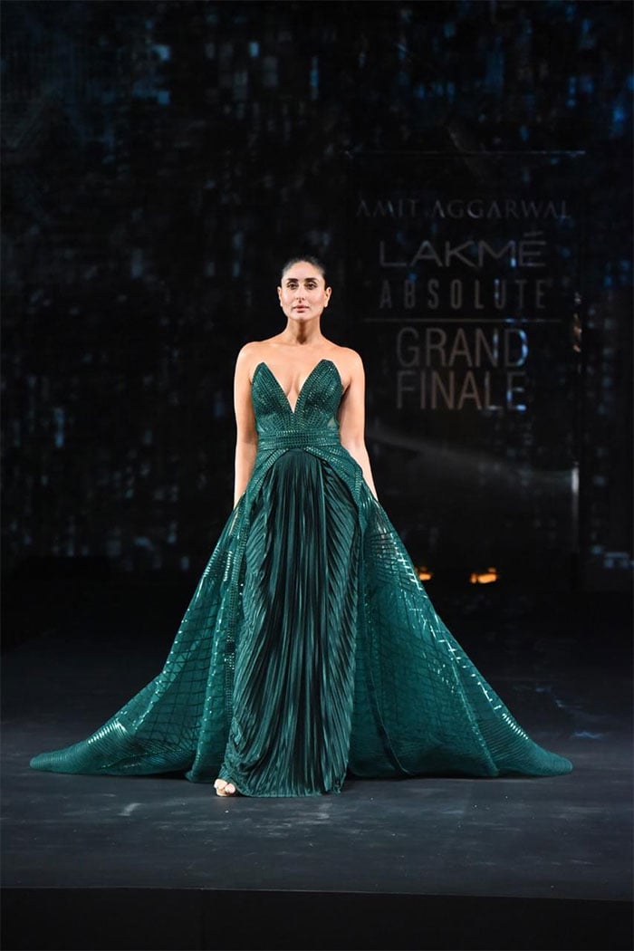 Lakme Fashion Week Grand Finale: Kareena Kapoor Dazzles On The Runway