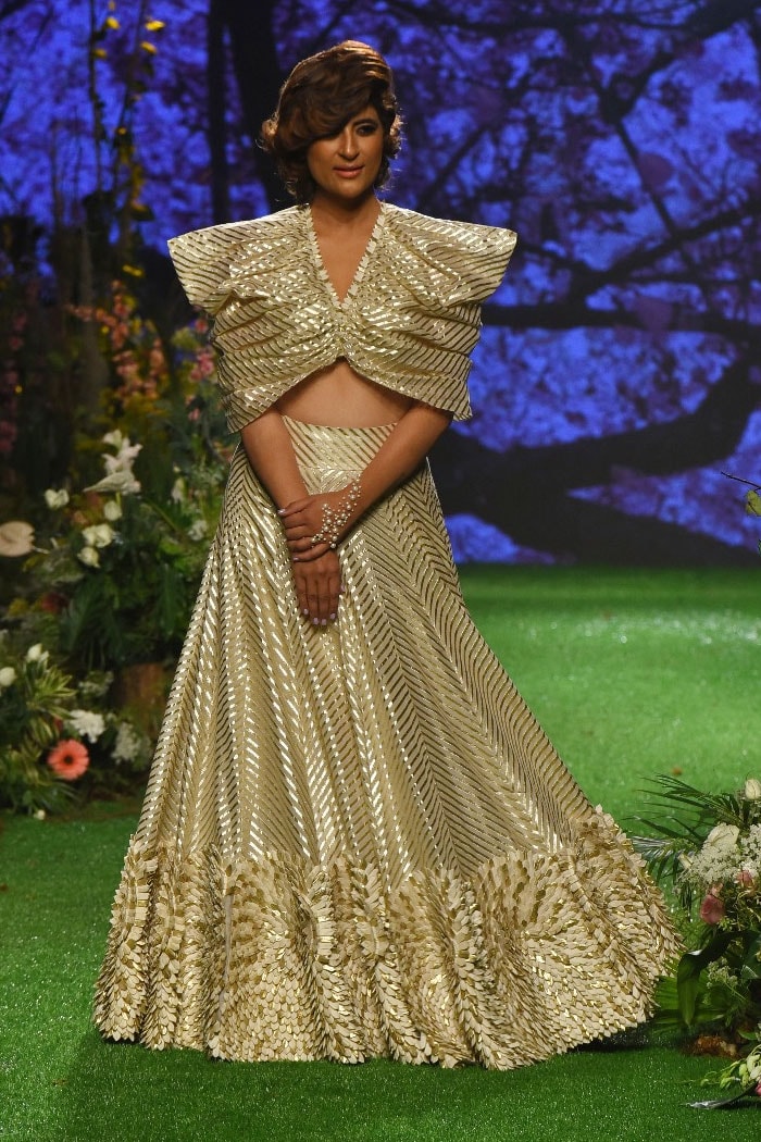 Lakme Fashion Week Grand Finale Kareena Kapoor Dazzles On The Runway