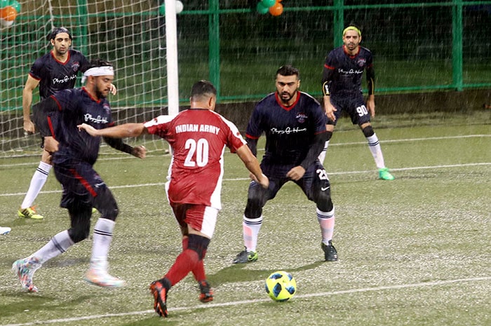 Kargil Vijay Diwas: Abhishek, Ranbir And Other Celebs Play Football With Defence Forces