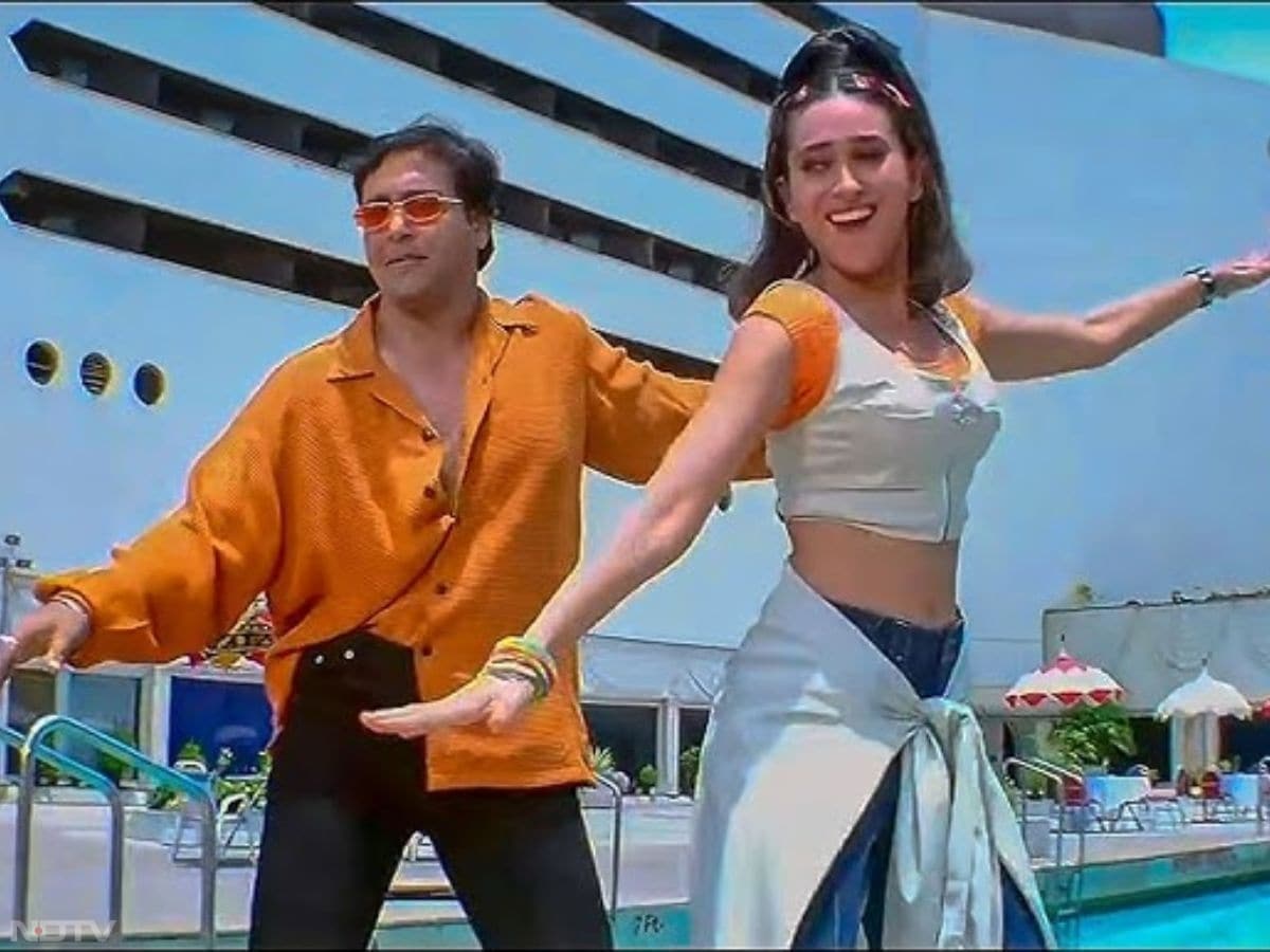 गोविंदा और डेविड धवन के साथ अपनी ब्लॉकबस्टर तिगड़ी को याद करते हुए लोलो ने बताया कि फिल्म 'हसीना मान जाएगी' का सुपरहीट गाना 'व्हाट इज मोबाइल नंबर' मड आइलैंड के एक रिसॉर्ट में महज एक दिन में शूट हो गया था. मजेदार बात ये कि सेट पर डेविड धवन को एक चीज से बहुत डर लग रहा था, जिसे देखकर करिश्मा ने उनकी खूब टांग खींची, लेकिन दर्शकों ने आज तक उस बात पर ध्यान नहीं दिया.