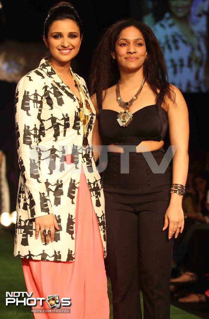 Parineeti and Masaba pose for the shutterbugs.