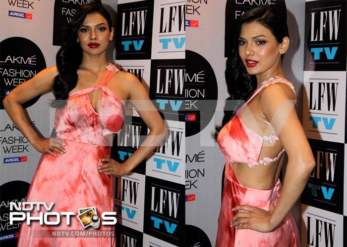 <i>Murder 3</i> actress Sara Loren cut a fine figure at the event.