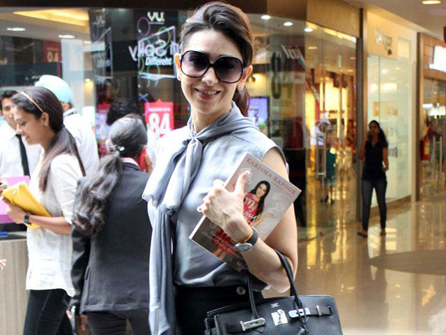 Yummy mummy Karisma is a literary celeb Yummy mummy Karisma is a literary celeb