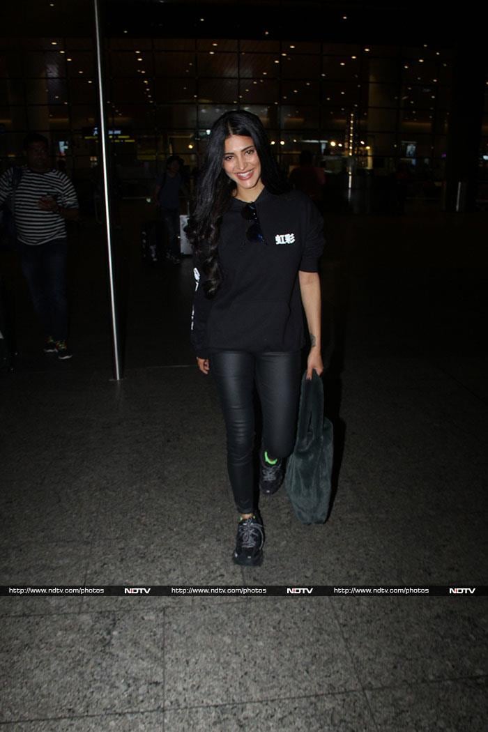 Karisma Ka Karishma At The Mumbai Airport