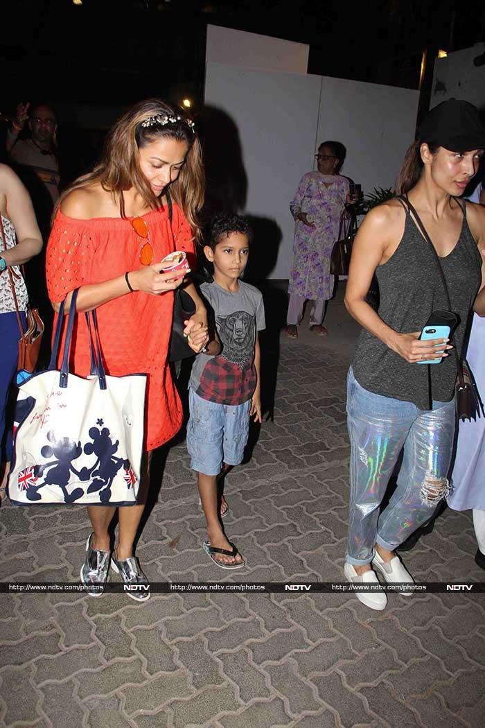 Malaika, Karisma Hung Out With The Chillar Party