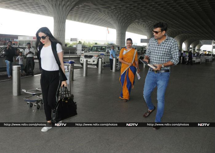 Karisma Kapoor TravelsWith Rumoured Boyfriend Sandeep Toshniwal