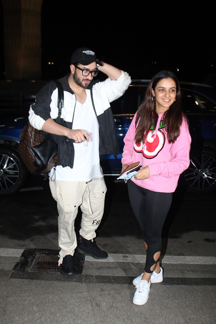 Kartik Aaryan And Neetu Kapoor\'s Airport Diaries