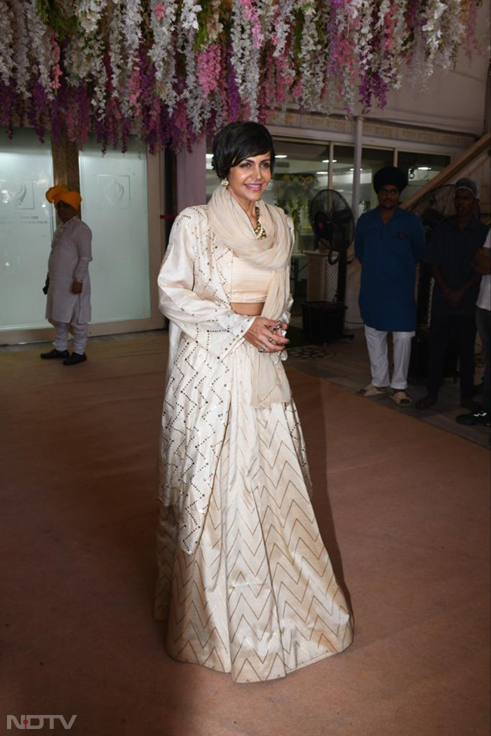 Mandira Bedi was dressed in her festive best. (Image courtesy: Varinder Chawla)