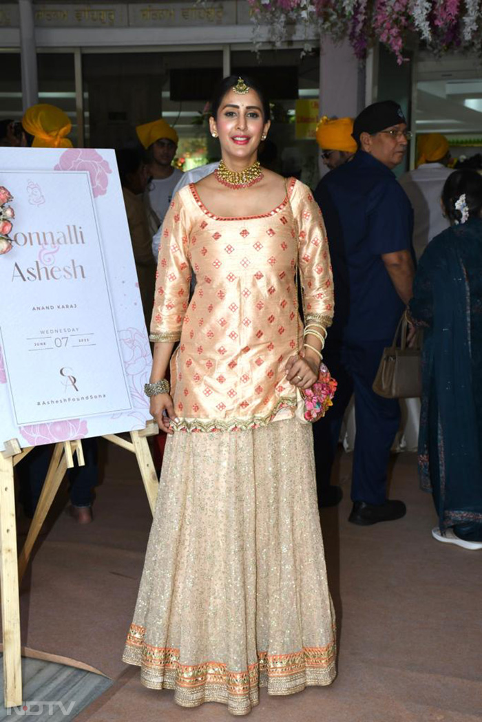 We also spotted Chahatt Khanna at the wedding. (Image courtesy: Varinder Chawla)