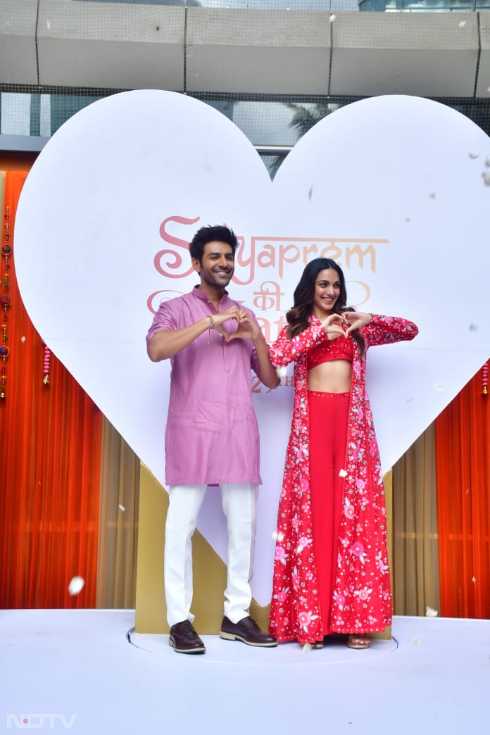 Kartik Aaryan And Kiara Advani\'s Prem  During Promotion