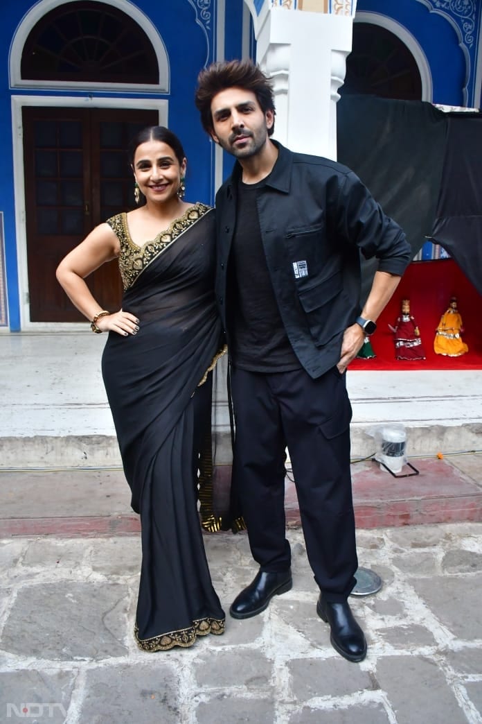 Kartik Aaryan and Vidya Balan posed for a picture-perfect click. (Image Courtesy: Varinder Chawla)