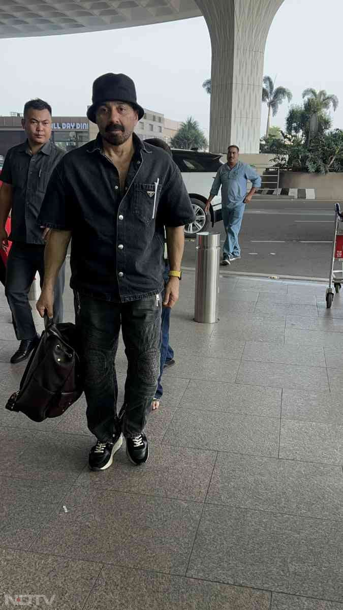 Sunny Deol opted for a denim-on-denim look (Image Courtesy: Varinder Chawla)