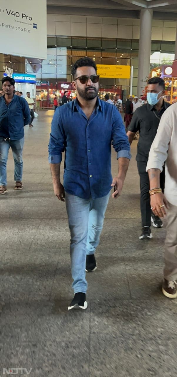 Jr NTR was dressed in his casual best (Image Courtesy: Varinder Chawla)