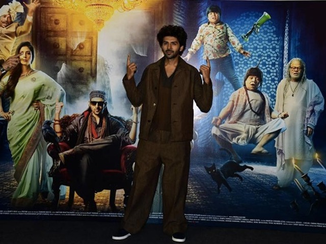 Kartik Aaryan's Busy Tuesday - Bhool Bhulaiyaa 2 Duty And Runway 34 Screening