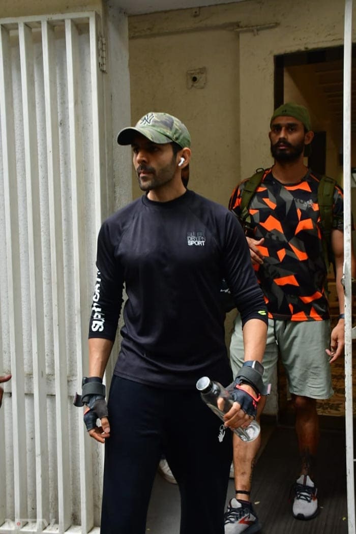 Kartik Aaryan"s Fit Check Can Be Your Style Cue