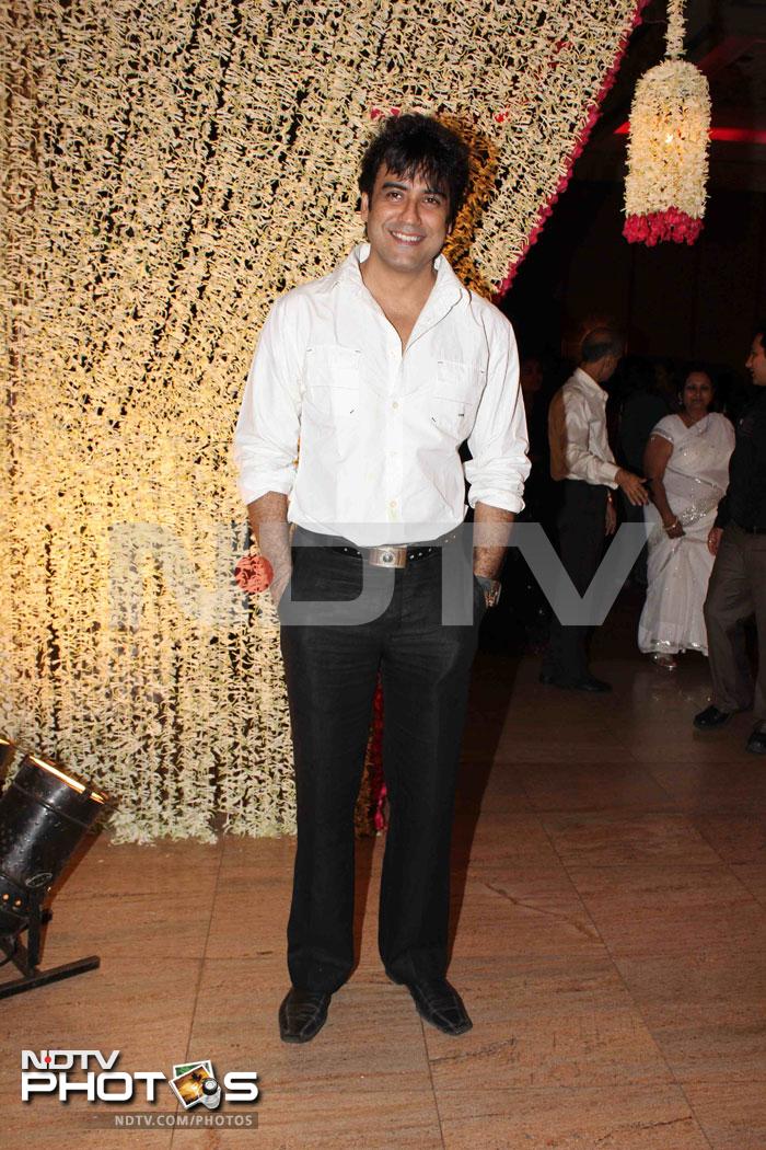 Band of Boys singer and actor Karan Oberoi was also seen at the reception.