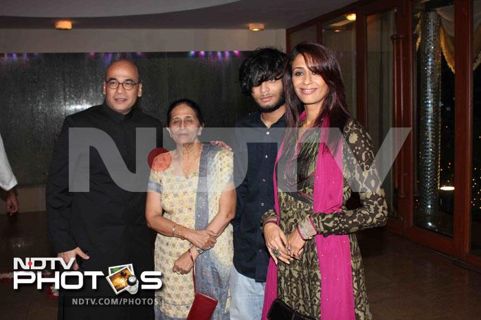 Former co-stars Mohan Kapoor and Achint Kaur were clicked together.