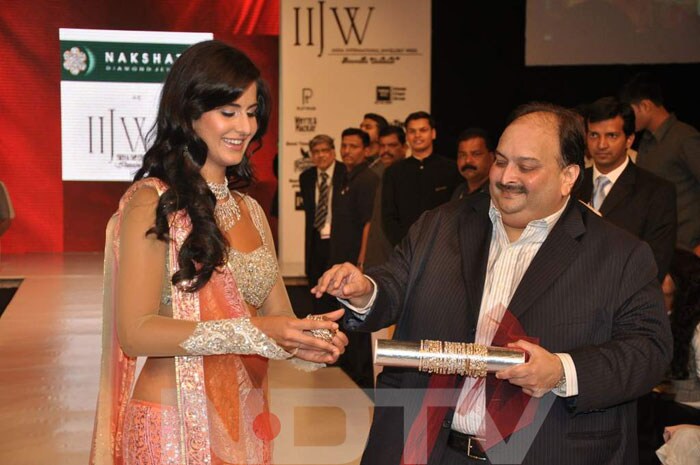 The actress also unvieled a new bangle collection - the divine circles - from Nakshatra at the IIJW.