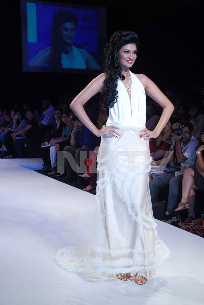 Former Miss India and actress Sayali Bhagat walks the ramp.