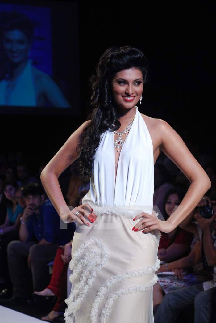 Former Miss India and actress Sayali Bhagat walks the ramp.