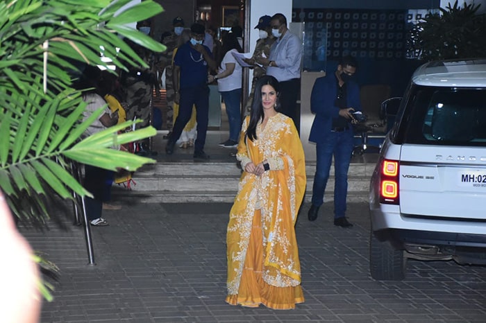 Katrina Kaif was a ray of sunshine in yellow. She stopped at posed for the paparazzi at the Mumbai airport.