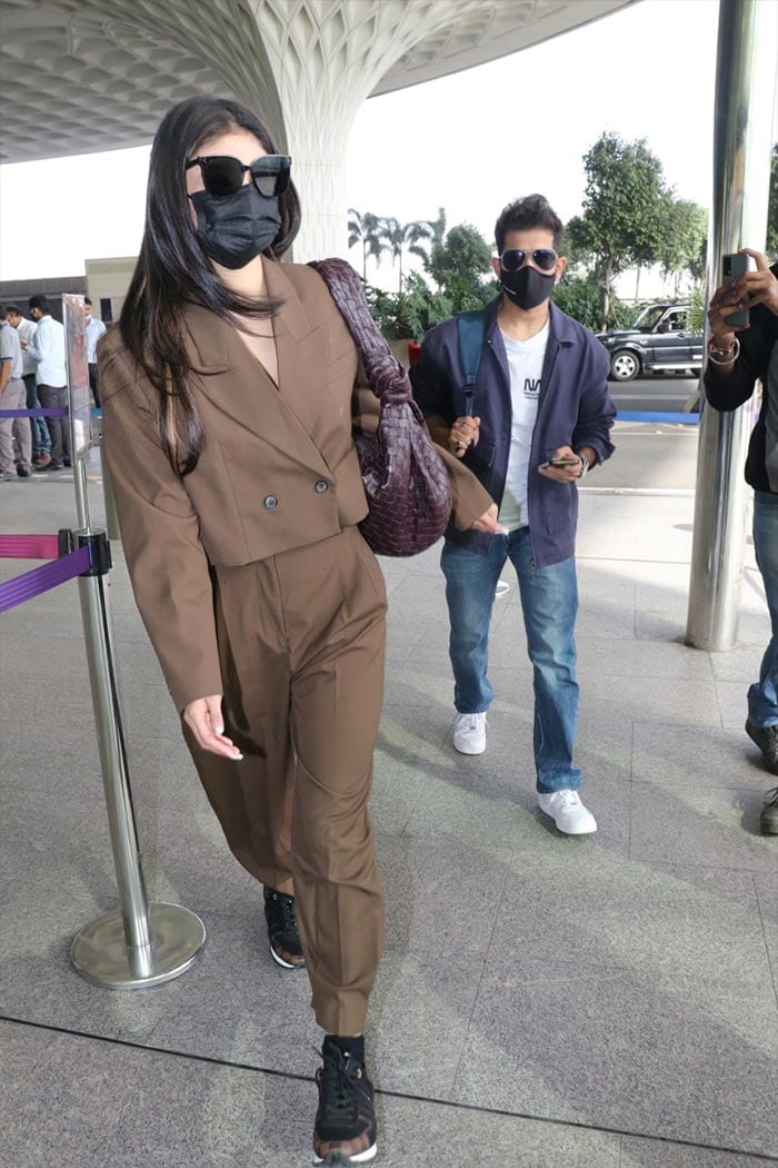 Katrina Kaif And Mouni Roy\'s Airport Diaries
