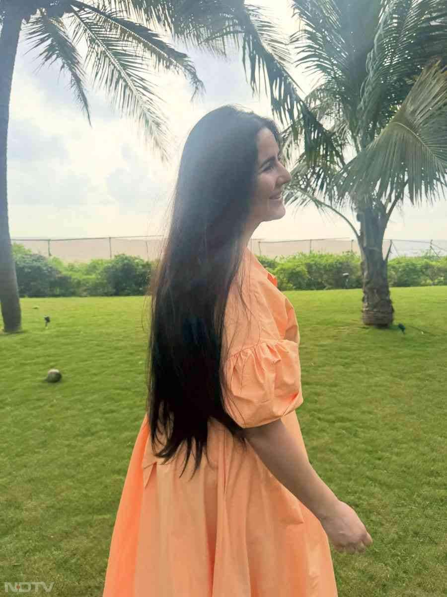 इसी खास दिन की झलक कैटरीना कैफ ने फैंस के साथ शेयर किया. वहीं पहली बार बेटे विहान के साथ कैटरीना कैफ ने तस्वीरें शेयर की, जिसमें विक्की कौशल भी नजर आ रहे हैं. इन तस्वीरों को फैंस ही नहीं सेलेब्स भी काफी पसंद कर रहे हैं.