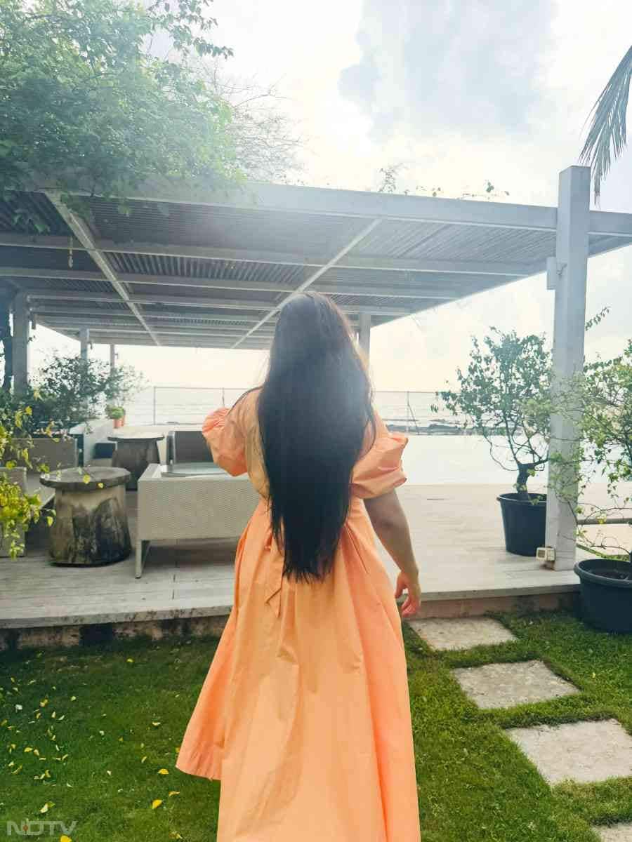 इस पोस्ट पर हार्ट इमोजी के जरिए फैंस और सेलेब्स ने रिएक्शन दिया. वाणी कपूर, नील नितिन मुकेश, कबीर खान और पलक सिद्धवानी जैसे सितारों ने रिएक्शन दिया है.