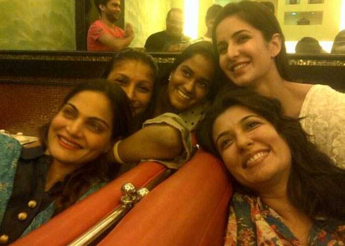 Katrina parties with Salman\'s sisters