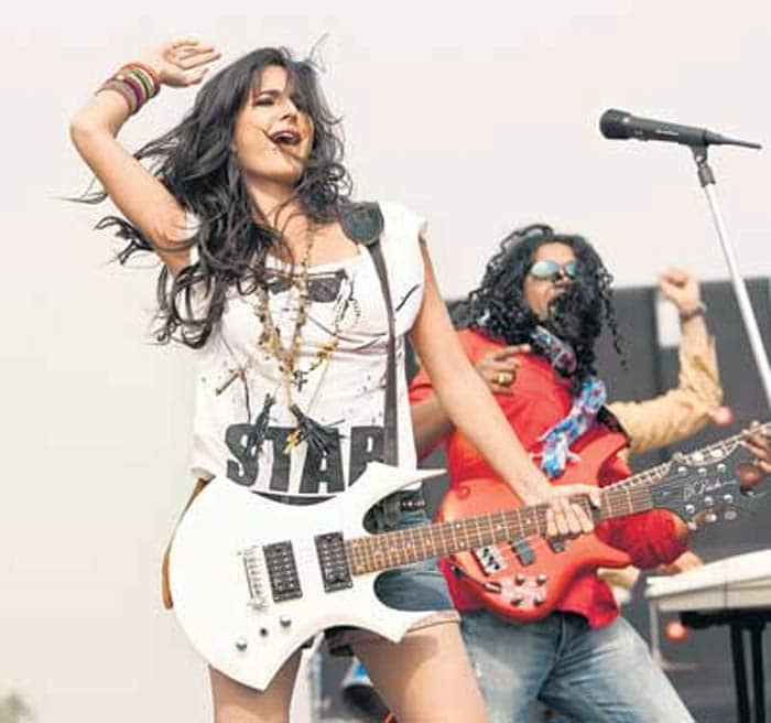 Katrina turns rockstar for Dhunki