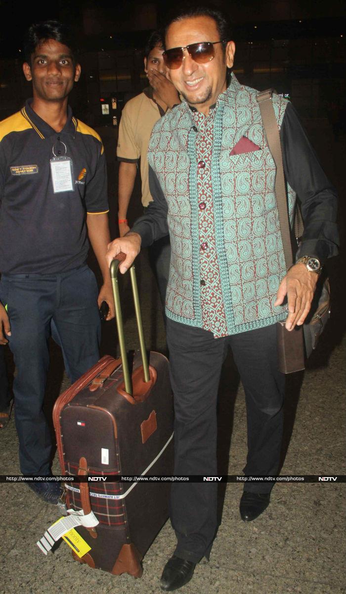 Gulshan Grover also stopped to pose for the shutterbugs.
