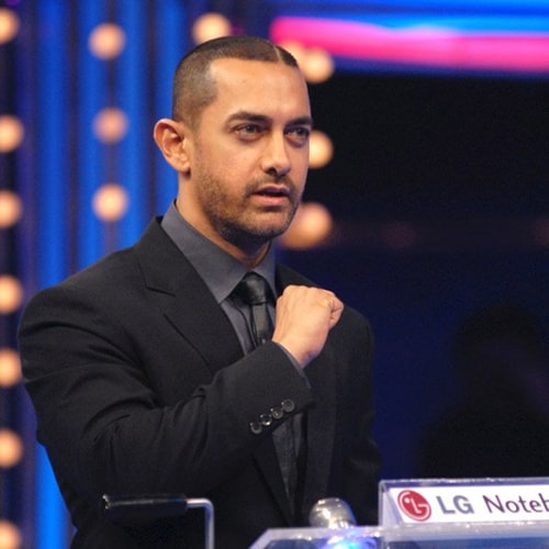 <b>Mr. Mediator</b>: Though Aamir Khan tried his best to resolve the dispute that arose between Salman and Shah Rukh on Katrina's birthday party, the two are not in a mood for compromise.