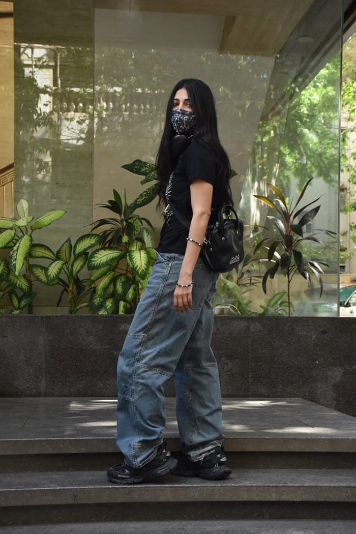 We spotted Shruti Haasan at a clinic.