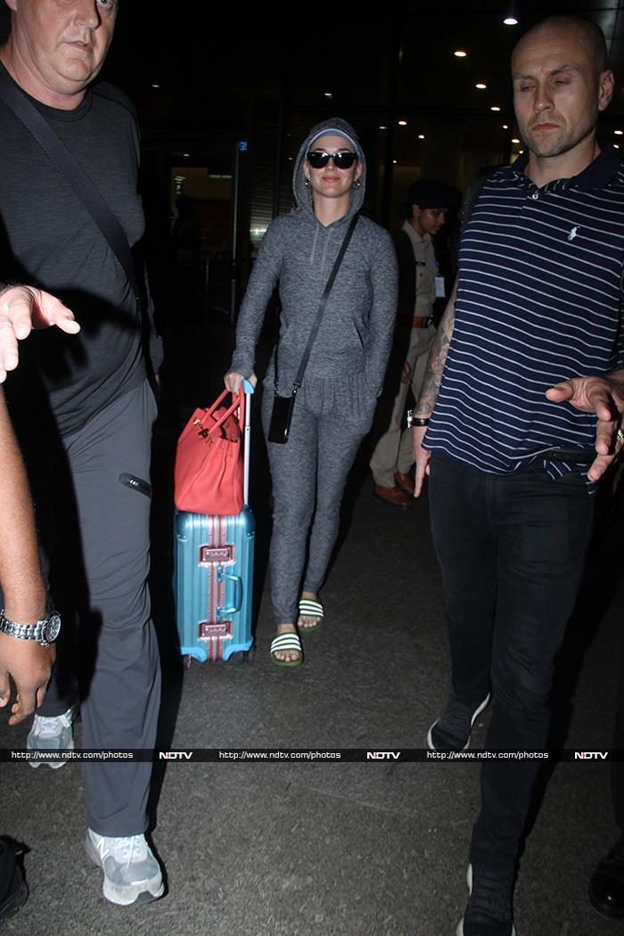 Internationally acclaimed singer Katy Perry arrived in Mumbai on Monday night ahead of her Saturday night concert. The 35-year-old singer was dressed in a grey tracksuit and was surrounded by her security personnel as she navigated her way through the sea of photographers.