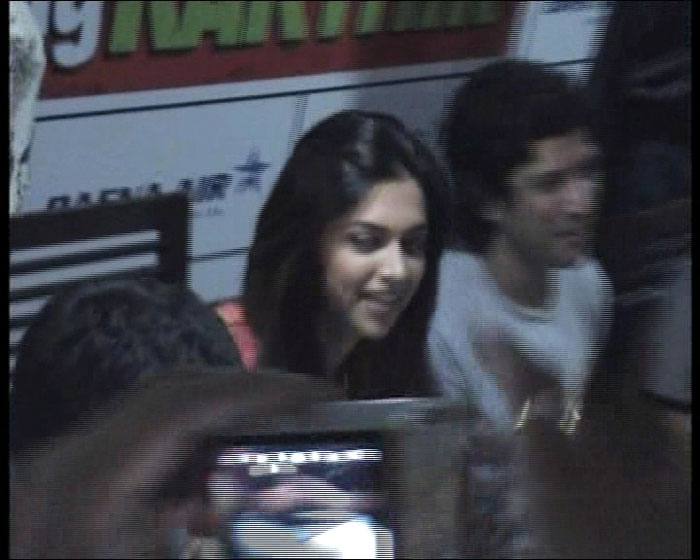 Farhan Akhtar and Deepika Padukone's promotional tour for <I>Karthik Calling Karthik</I> in Surat turned ugly after mediapersons were caught in a brawl with security personnel during a press conference.