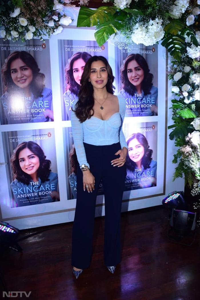 Sophie Choudry was also spotted at the book launch. (Image courtesy: Varinder Chawla)