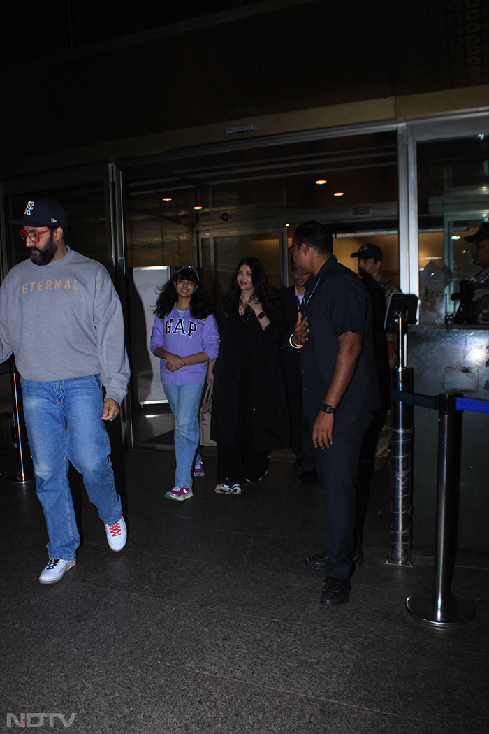 Keeping Up With The Bachchans: Aishwarya-Abhishek And Aaradhya\'s Airport Diaries
