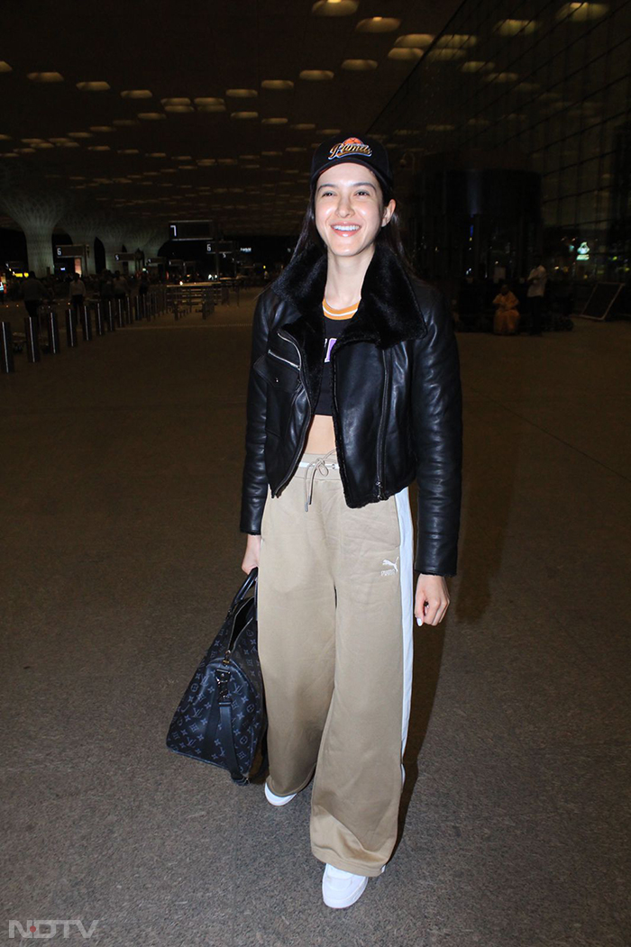 Keeping Up With Alia Bhatt\'s Shaandaar Airport Style