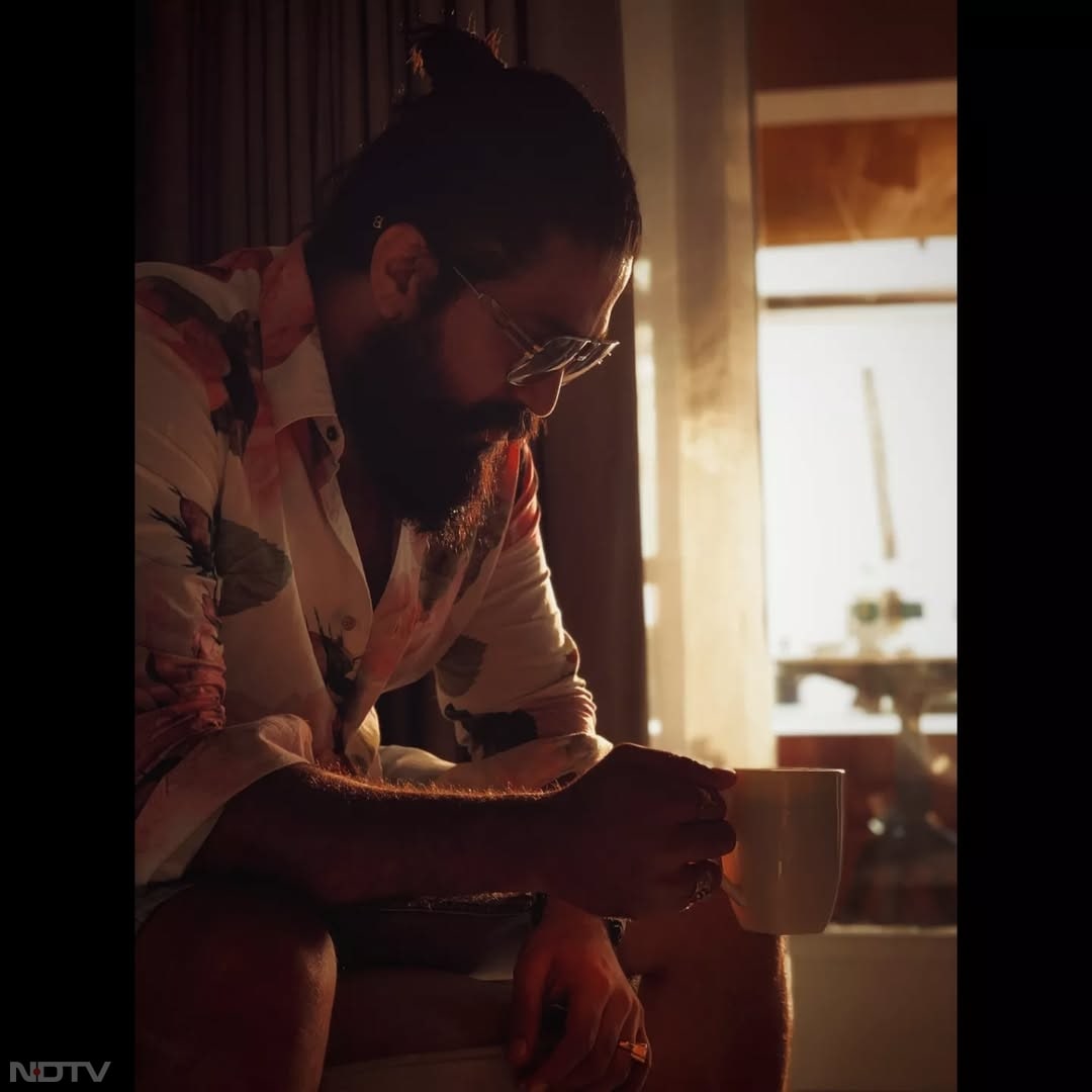 इस मल्टिस्&zwj;टारर फिल्&zwj;म में यश के साथ कियारा आडवाणी, हुमा कुरैशी, नयनतारा, तारा सुतारिया और रुक्मिणी वसंत नजर आएंगी. thenameisyash/Instagram