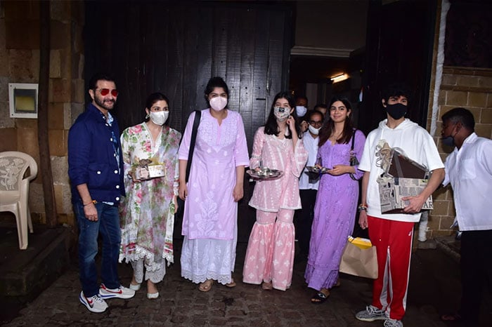 Sanjay Kapoor and his wife Maheep were pictured outside Anil Kapoor's house in Juhu with daughter Shanaya, son Jahaan, nieces Khushi and Anshula Kapoor on Raksha Bandhan. The Kapoors looked adorable in traditional outfits.