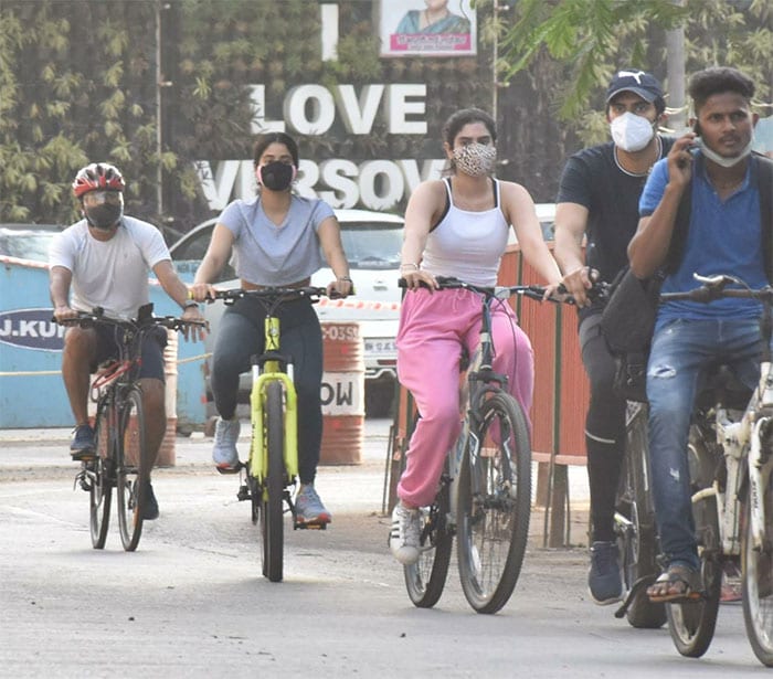 Janhvi And Khushi Kapoor Take Over Mumbai Streets