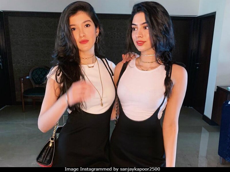 Photo : Kapoor Cousins Khushi And Shanaya's Twinning Mode On