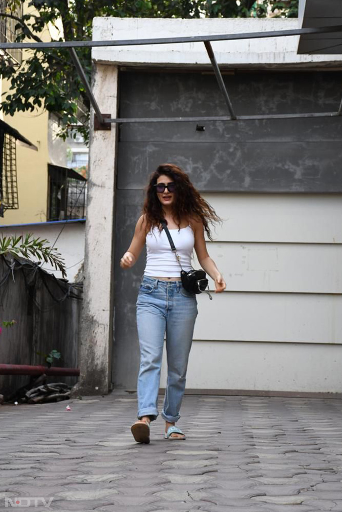 Fatima Sana Shaikh looked cool in her casual wear. (Image Courtesy: Varinder Chawla)