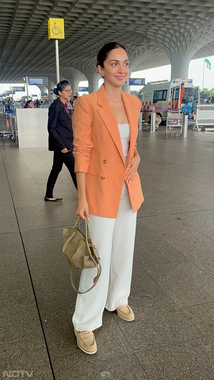 Kiara Advani And Esha Deol's Airport Lookbook