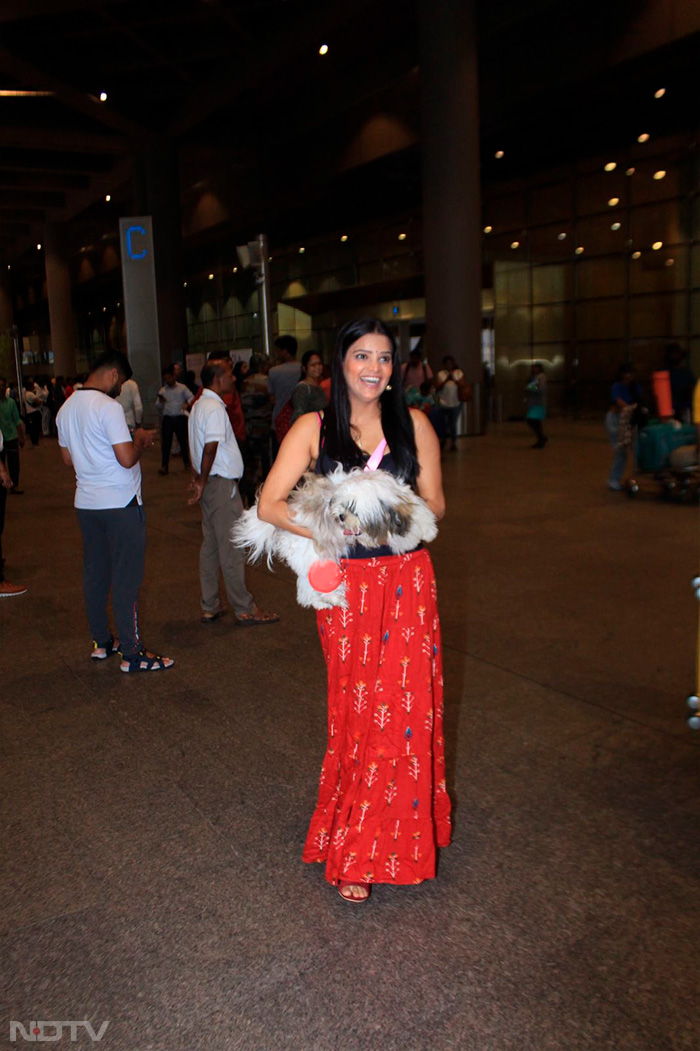 Archana Gautam was also spotted at the Mumbai airport. (Image courtesy: Varinder Chawla)