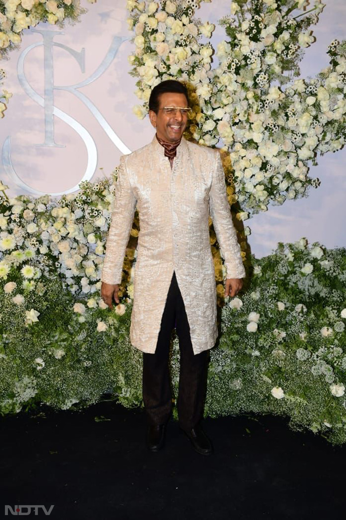 Jaaved Jaaferi carried out his white kurta in style at Sidharth-Kiara's wedding reception. (Image Courtesy: Varinder Chawla)