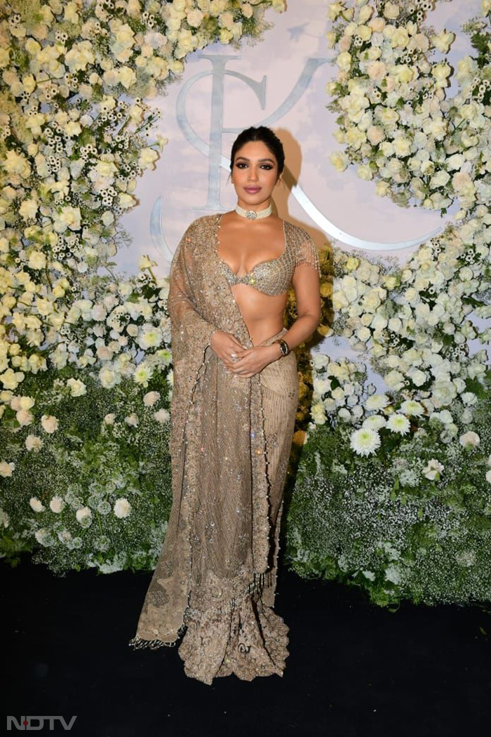 Bhumi Pednekar looked fabulous in her traditional wear at Sidharth-Kiara's wedding reception. (Image Courtesy: Varinder Chawla)